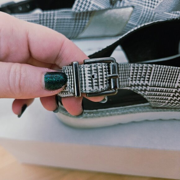 Unique La Pinta sandals - Picture 5 of 9